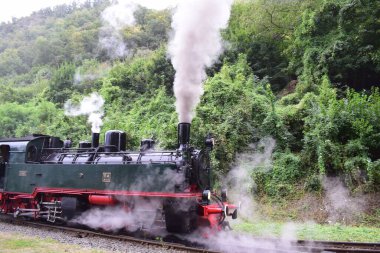 Eifel dağlarındaki buharlı lokomotif.