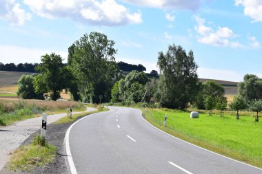 Kırsal kesimde bir yol