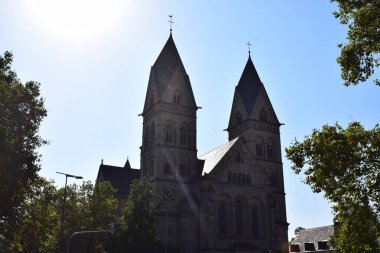 Koblenz 'deki kilise ikiz kuleleri.