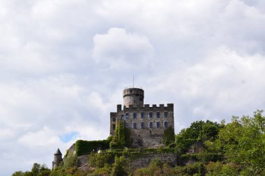 Pyrmont 'u Eifel' de bir tepede Burg