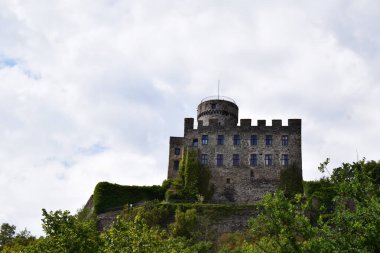 Pyrmont 'u Eifel' de bir tepede Burg