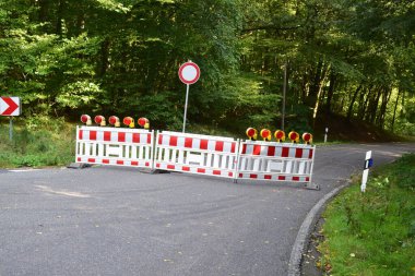 Almanya 'da yol işaretleri ve barikat