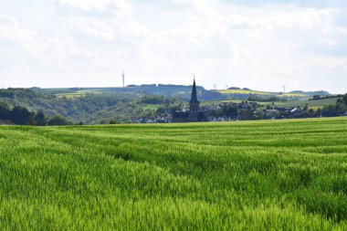 Güzel kırsal manzara, köy Welling