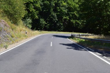 Asfalt yol Dağları