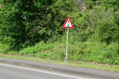 Trafik ışıkları için yol işareti