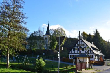 Sonbaharda küçük, cennet gibi bir villa.