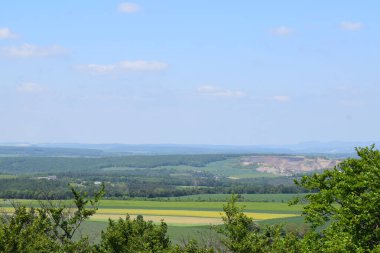 Arka planda bir uçurum ile Eifel görünümü