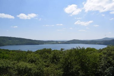 Yazın dağların manzarası