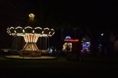 Parktaki atlıkarıncaları