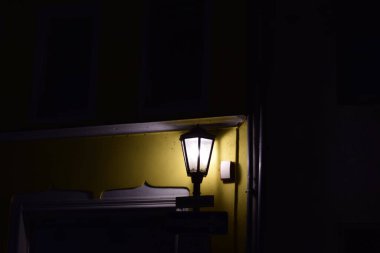 Gece gökyüzündeki lamba.