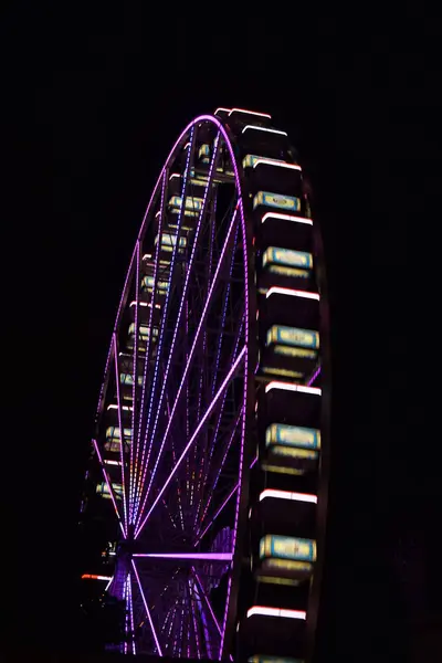 Akşamları şehrin en ünlü simgesinin gece manzarası.