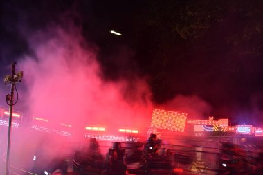 Şehir pazarının gece manzarası