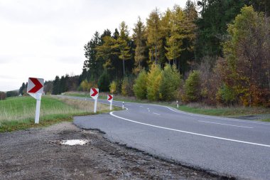 Ormandaki boş yol.