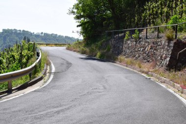 Eifel 'de boş asfalt yolu