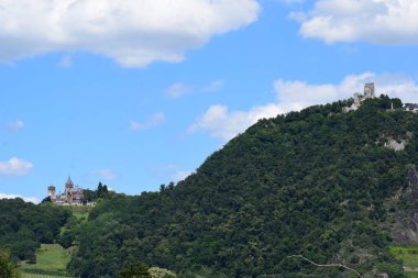 Bonn 'un karşısındaki Drachenfels Kalesi.