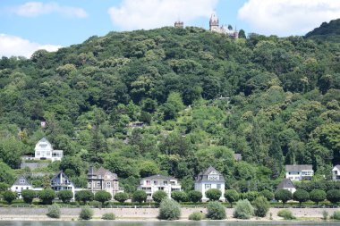 Ren ve Drachenfels Bonn yakınlarında.