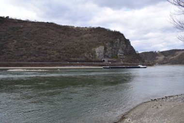 Kışın kasvetli Ren Vadisi, güney Loreley