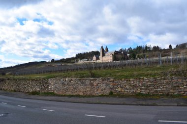 Üzüm bağlarındaki manastır, Ruedesheim 'deki Sankt Hildegard