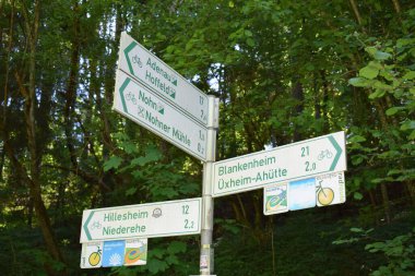 Eifel 'de yol işareti