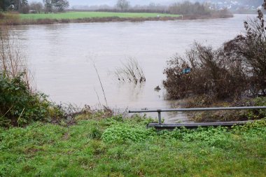 Kışın sel baskını.