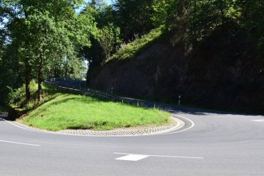 Lüksemburg dağlarında yol