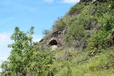 Üzüm bağlarındaki taş duvarlar