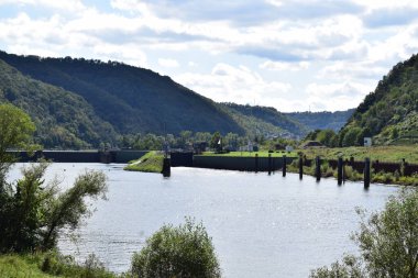 Nehir kilidi ve su yatağı sistemi Lehmen görünümü