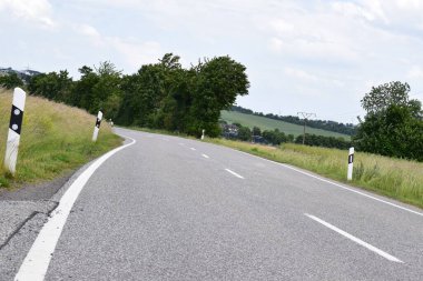 Kırsal tepelerde bir yol