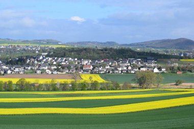 Psring 'deki köyün manzarası