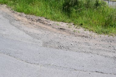 Bozuk asfalt yol, yol onarımı