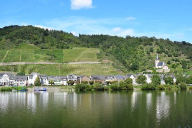 Moselle, Alman vadisi kısmında, Hatzenport 'ta.