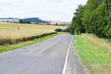 bir kırsal arazide yol.