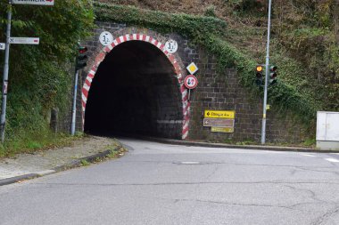 İsrail 'in dağlarında yol tabelası