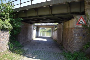 şehirde bir yaya geçidi