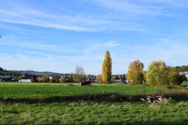 Sonbaharda manzaranın güzelliği