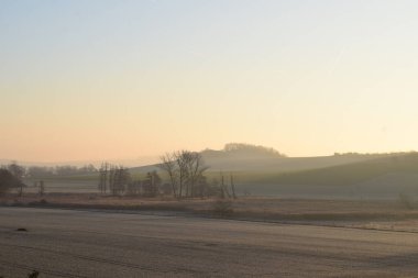 Sabah güneş doğuyor.