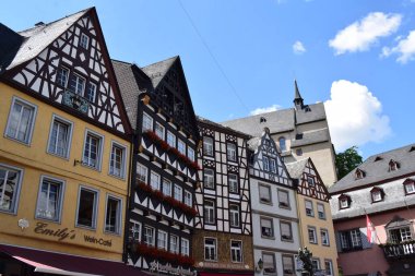 Mosel 'de Cochem' de eski bir kasaba caddesi.