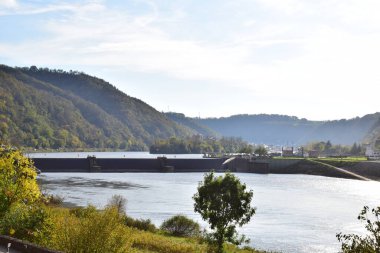 Nehir ve nehir kilitleniyor Lehmen.