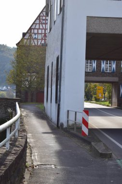 Ana yol Mosel 'deki Oberburg klanından geçeceğiz. 