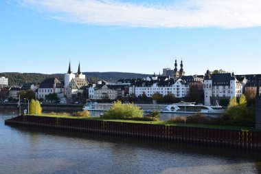 Koblenz 'deki görkemli ortaçağ mimarisinin manzarası