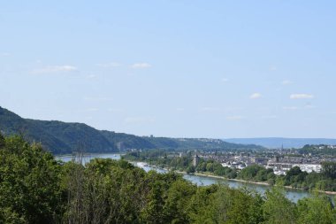Lahnstein kıyılarından Koblenz 'e