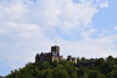 Lahnstein 'in yukarısında Lahneck Kalesi