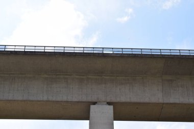 çatallı beton köprü