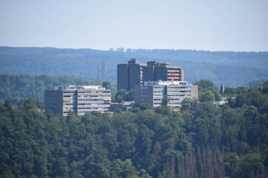 Güneşli bir günde kulenin tepesinden manzara