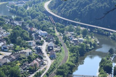 Lahn Vadisi Lahnstein ile Ren Nehri 'nin sonu.