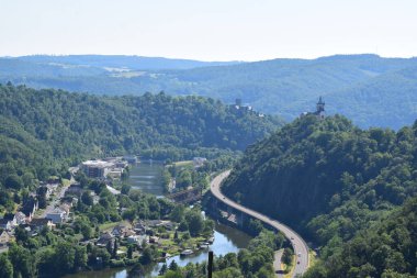 Lahn Vadisi Lahnstein ile Ren Nehri 'nin sonu.