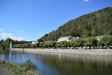 Bad Ems 'de Lahn nehrinin manzarası