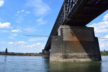 Kronprinz altında kuraklık Wilhelm Bruecke Ren 'in karşısında