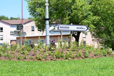 traffic circle in Behren les Forbach with a sign towards Bagdad