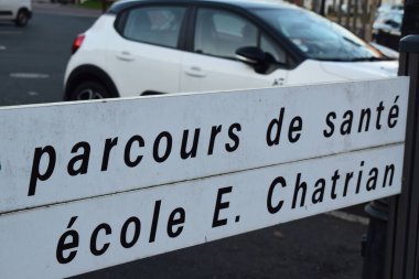 Parcours de sante ve ecole e chatrian işaretleri.